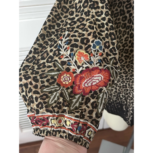 Karyn Seo Embroidered Blouse Size M Floral , Animal Print - Picture 4 of 10
